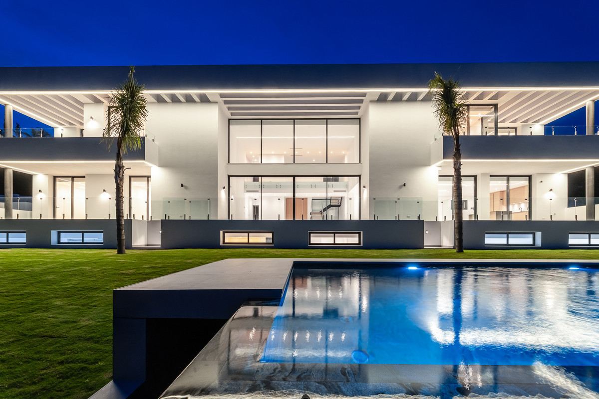 6 Bed Townhouse for sale in Benahavís Costa Del Sol, Málaga, Spain