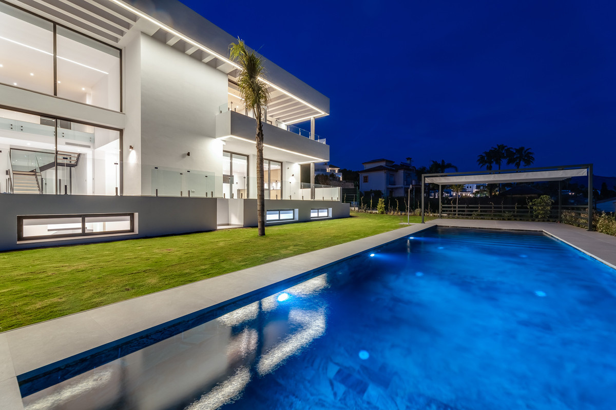 6 Bed Townhouse for sale in Benahavís Costa Del Sol, Málaga, Spain