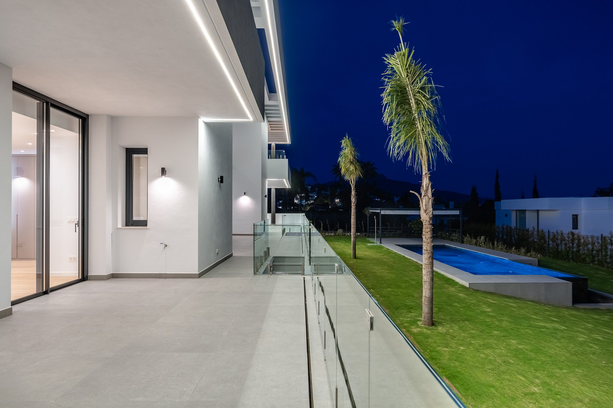 6 Bed Townhouse for sale in Benahavís Costa Del Sol, Málaga, Spain