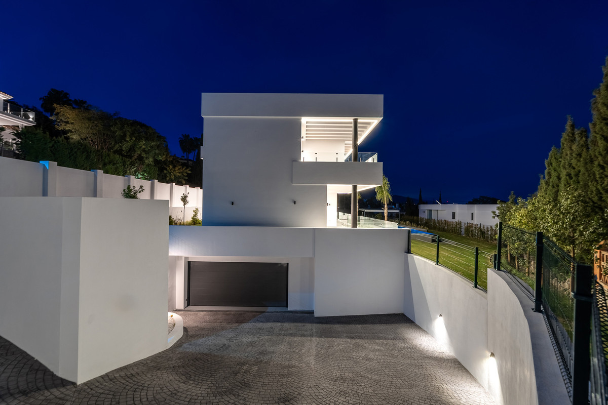 6 Bed Townhouse for sale in Benahavís Costa Del Sol, Málaga, Spain
