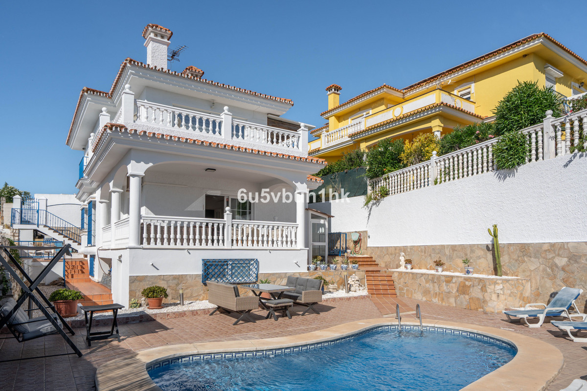 5 Bed Townhouse for sale in Fuengirola Costa Del Sol, Málaga, Spain