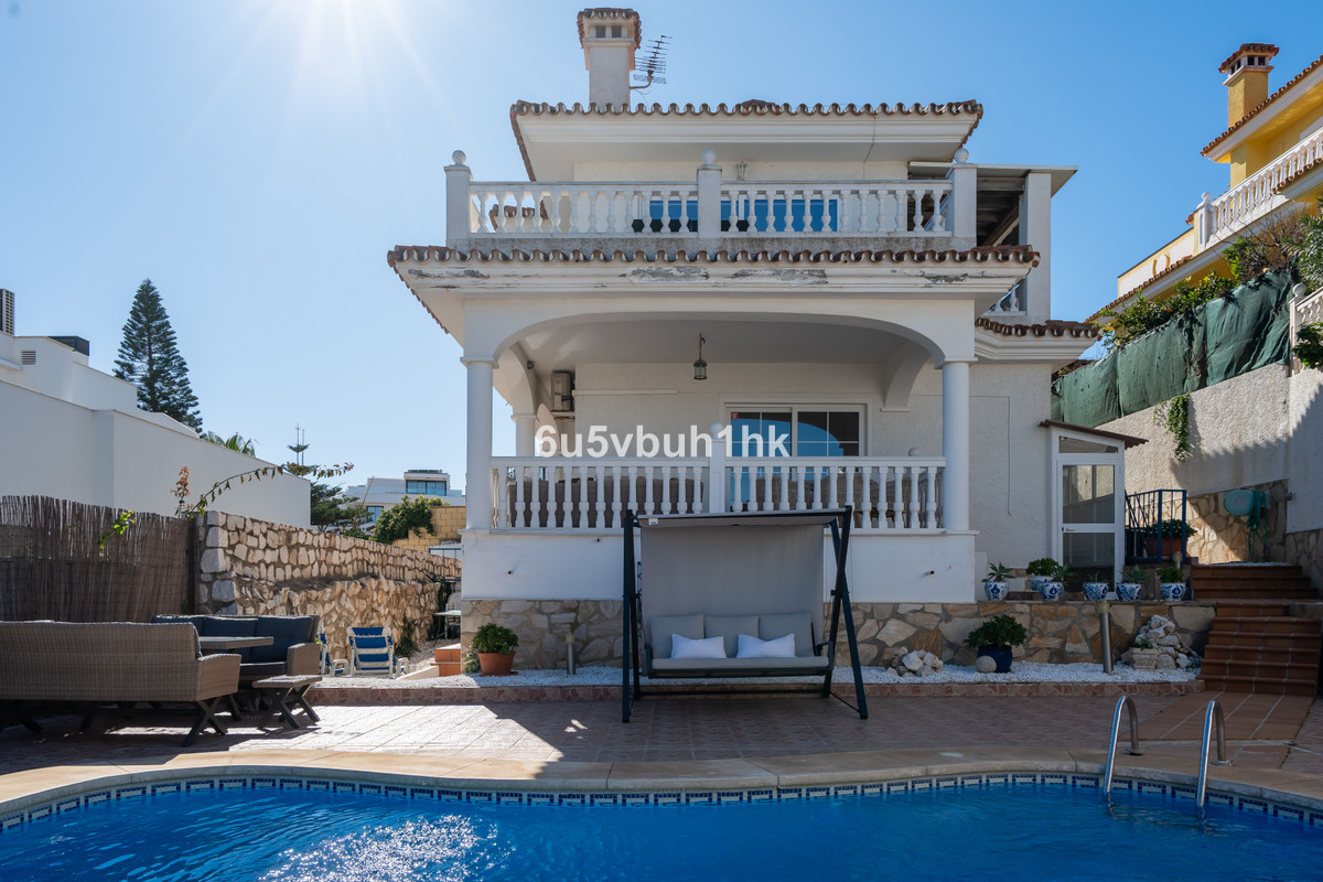 5 Bed Townhouse for sale in Fuengirola Costa Del Sol, Málaga, Spain