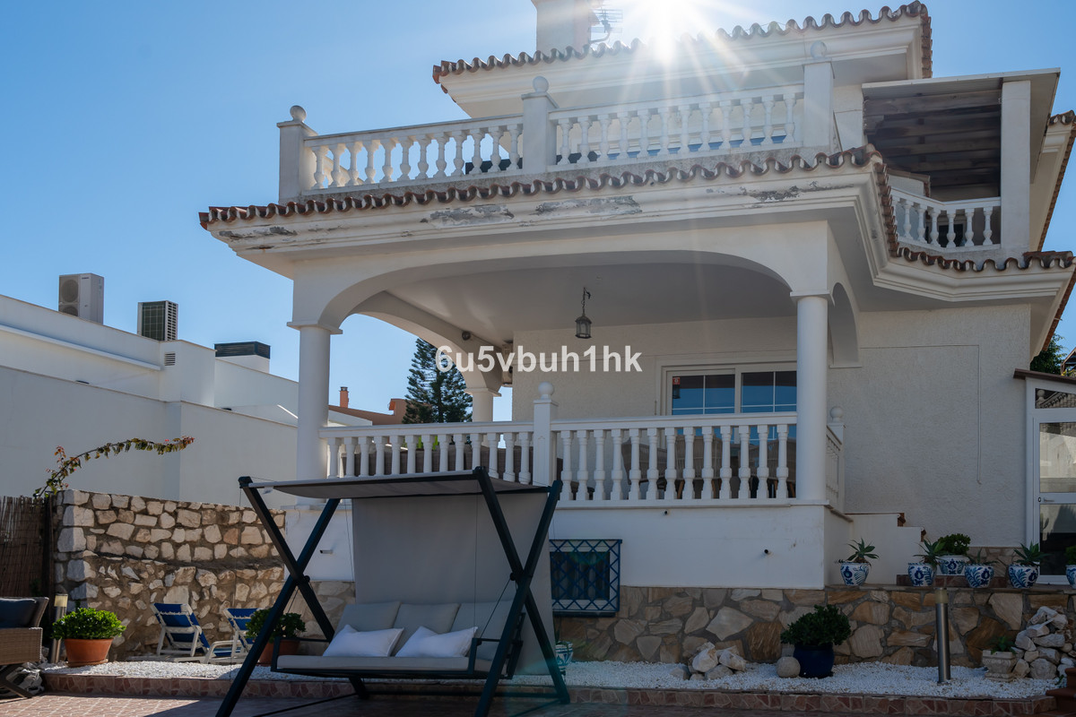 5 Bed Townhouse for sale in Fuengirola Costa Del Sol, Málaga, Spain