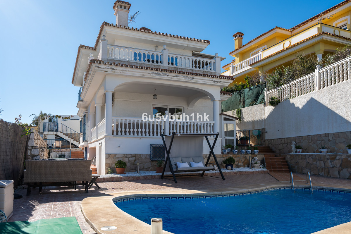 5 Bed Townhouse for sale in Fuengirola Costa Del Sol, Málaga, Spain