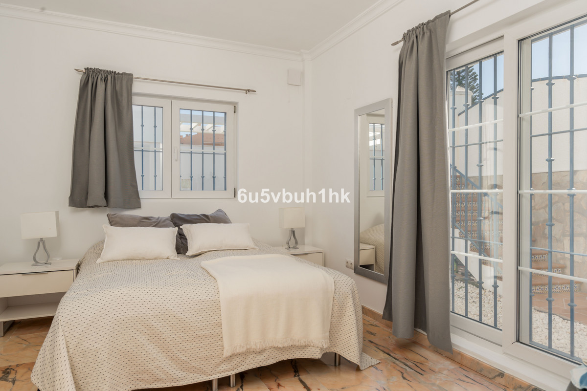 5 Bed Townhouse for sale in Fuengirola Costa Del Sol, Málaga, Spain