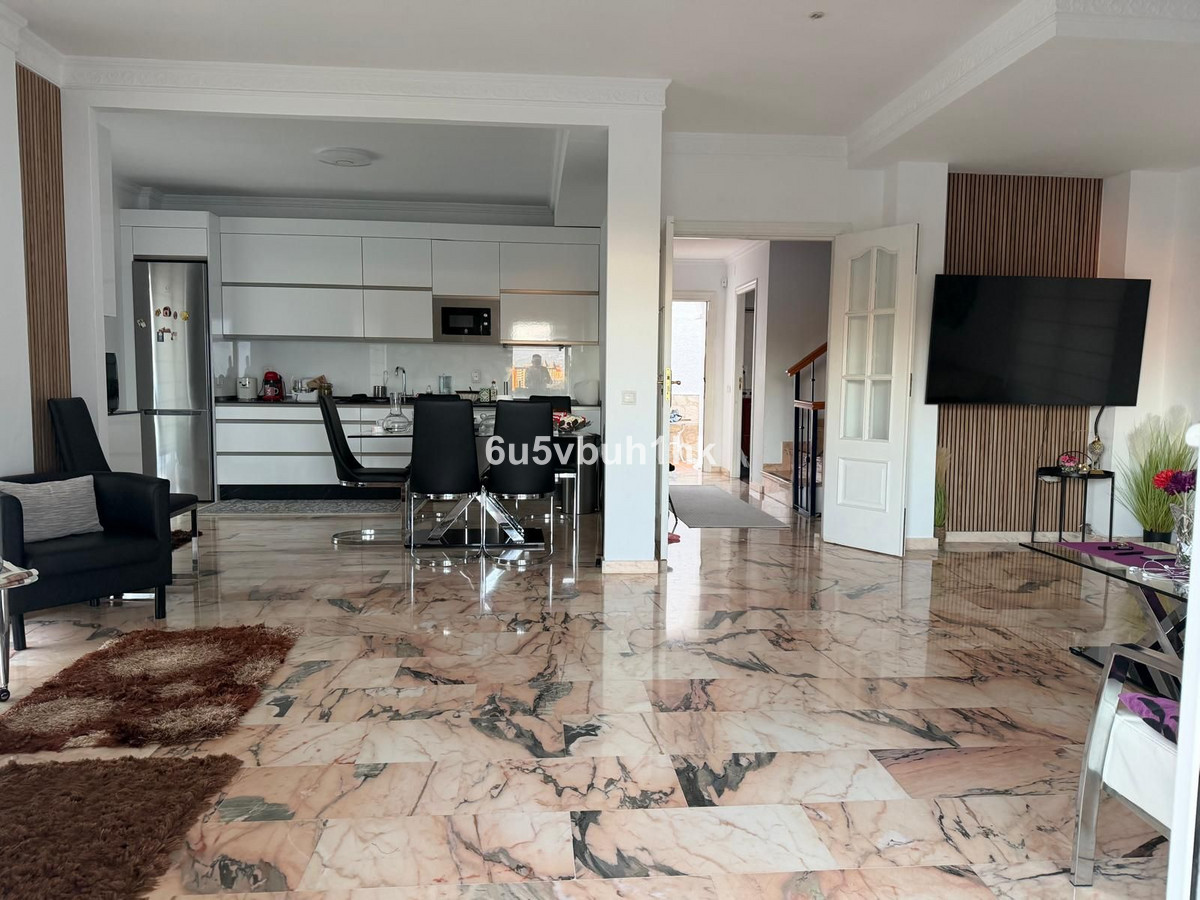 5 Bed Townhouse for sale in Fuengirola Costa Del Sol, Málaga, Spain