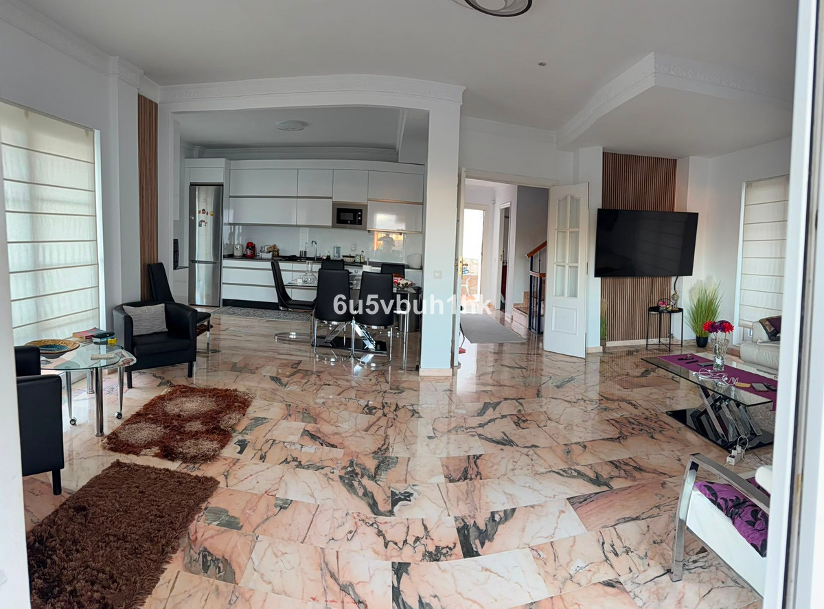5 Bed Townhouse for sale in Fuengirola Costa Del Sol, Málaga, Spain