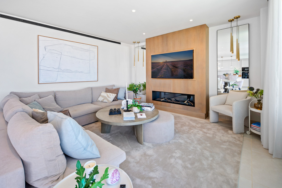 3 Bed Apartment for sale in Fuengirola Costa Del Sol, Málaga, Spain