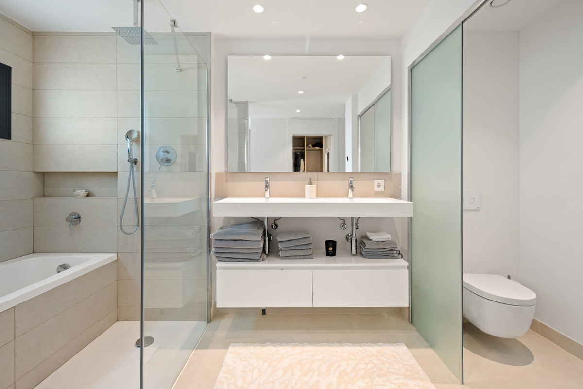 3 Bed Apartment for sale in Fuengirola Costa Del Sol, Málaga, Spain