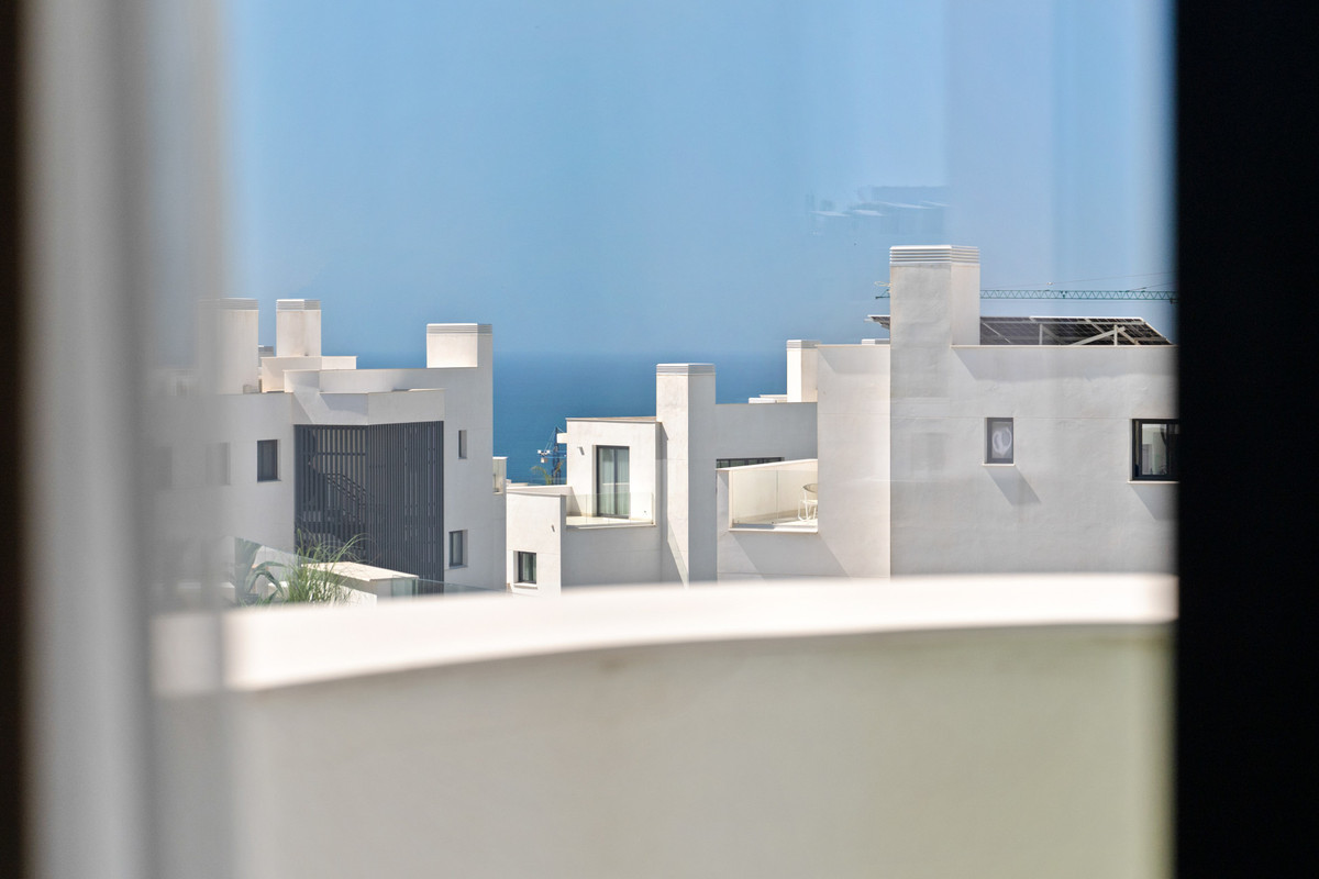 3 Bed Apartment for sale in Fuengirola Costa Del Sol, Málaga, Spain
