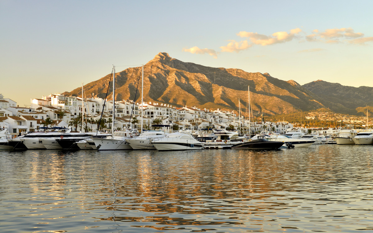 4 Bed Apartment for sale in San Pedro De Alcántara Costa Del Sol, Málaga, Spain