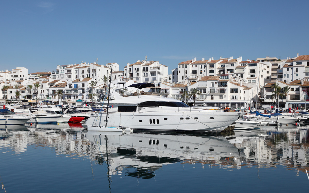 4 Bed Apartment for sale in San Pedro De Alcántara Costa Del Sol, Málaga, Spain