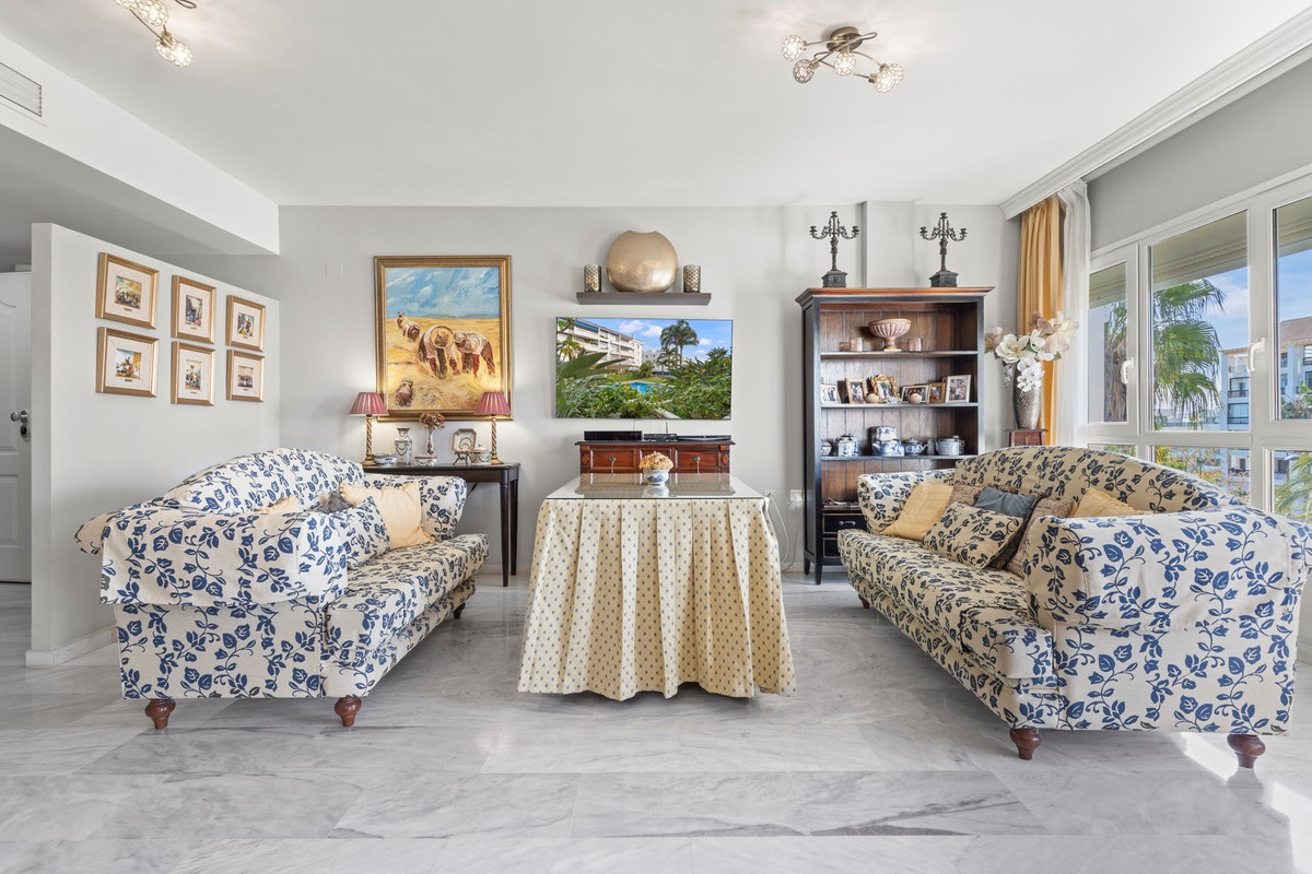 4 Bed Apartment for sale in San Pedro De Alcántara Costa Del Sol, Málaga, Spain