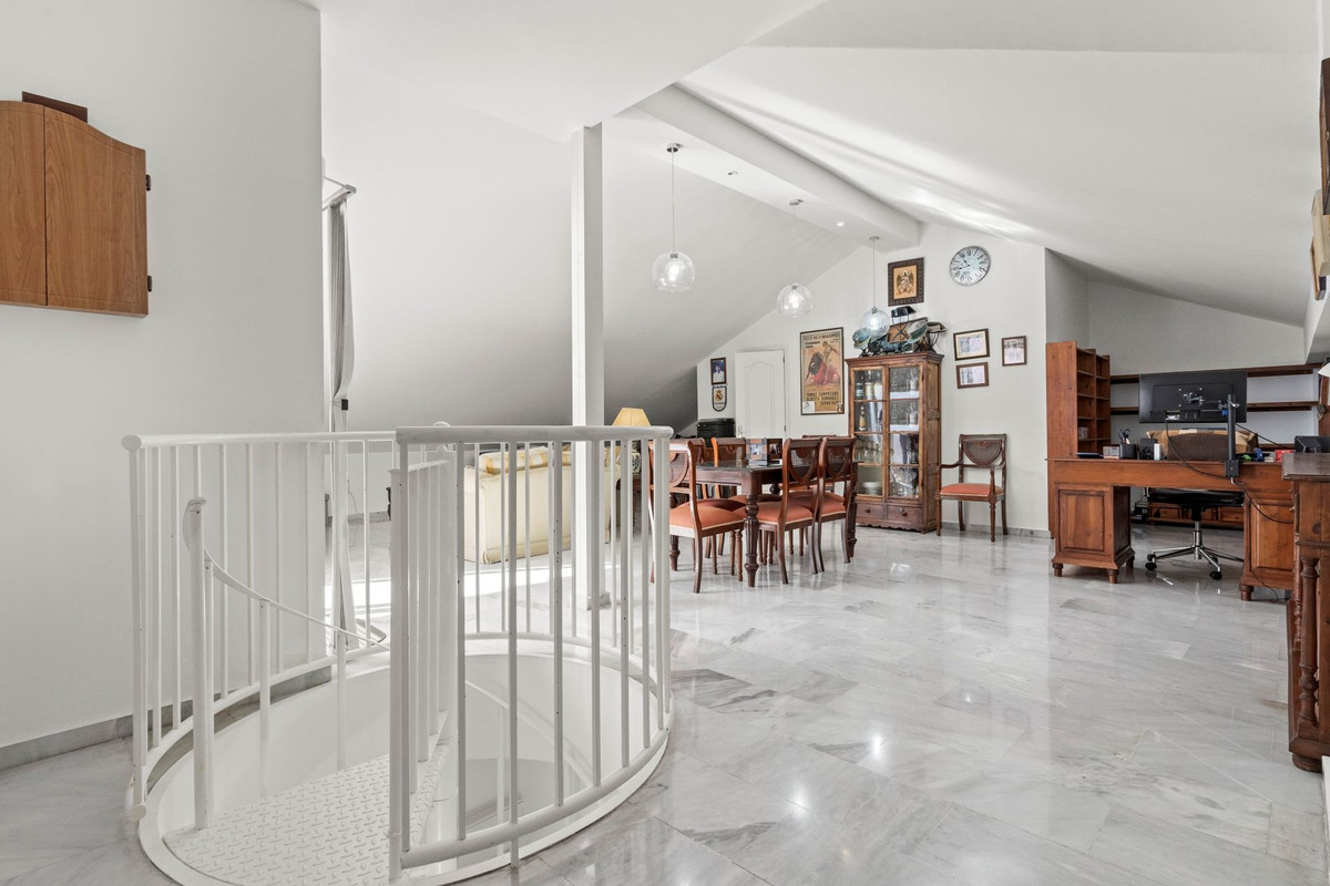 4 Bed Apartment for sale in San Pedro De Alcántara Costa Del Sol, Málaga, Spain
