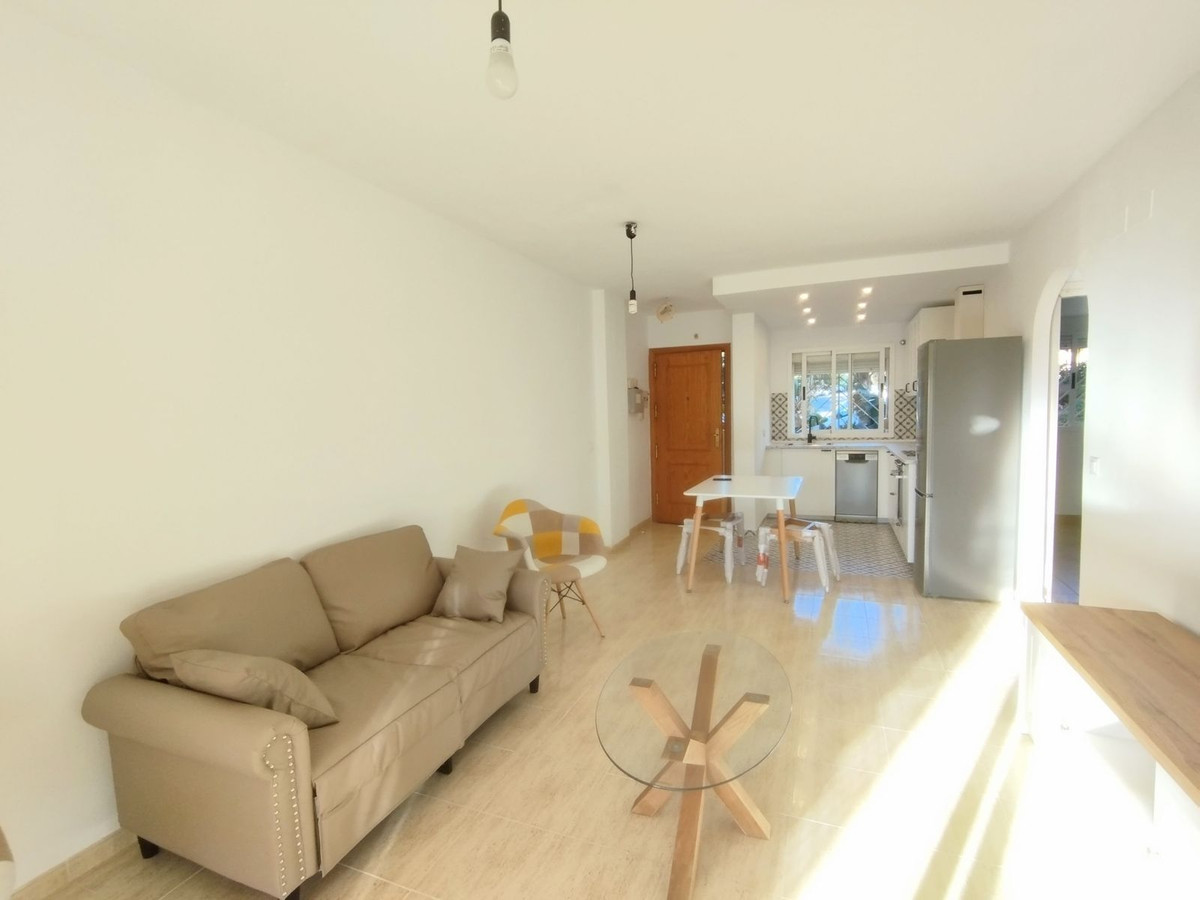 Se vende Apartamento Planta Media de 2 dormitorios en Costa Del Sol, Málaga, España