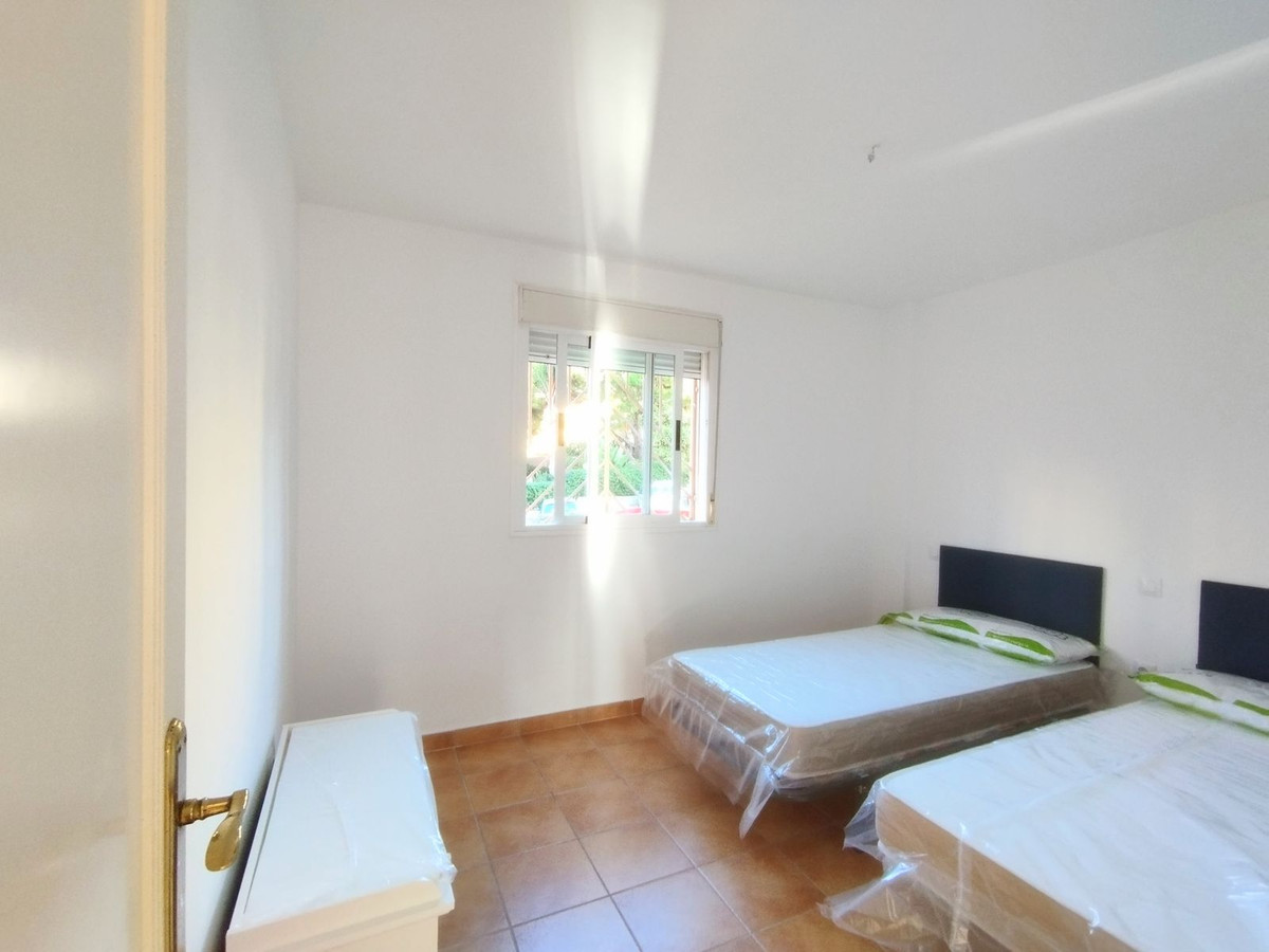 Se vende Apartamento Planta Media de 2 dormitorios en Costa Del Sol, Málaga, España