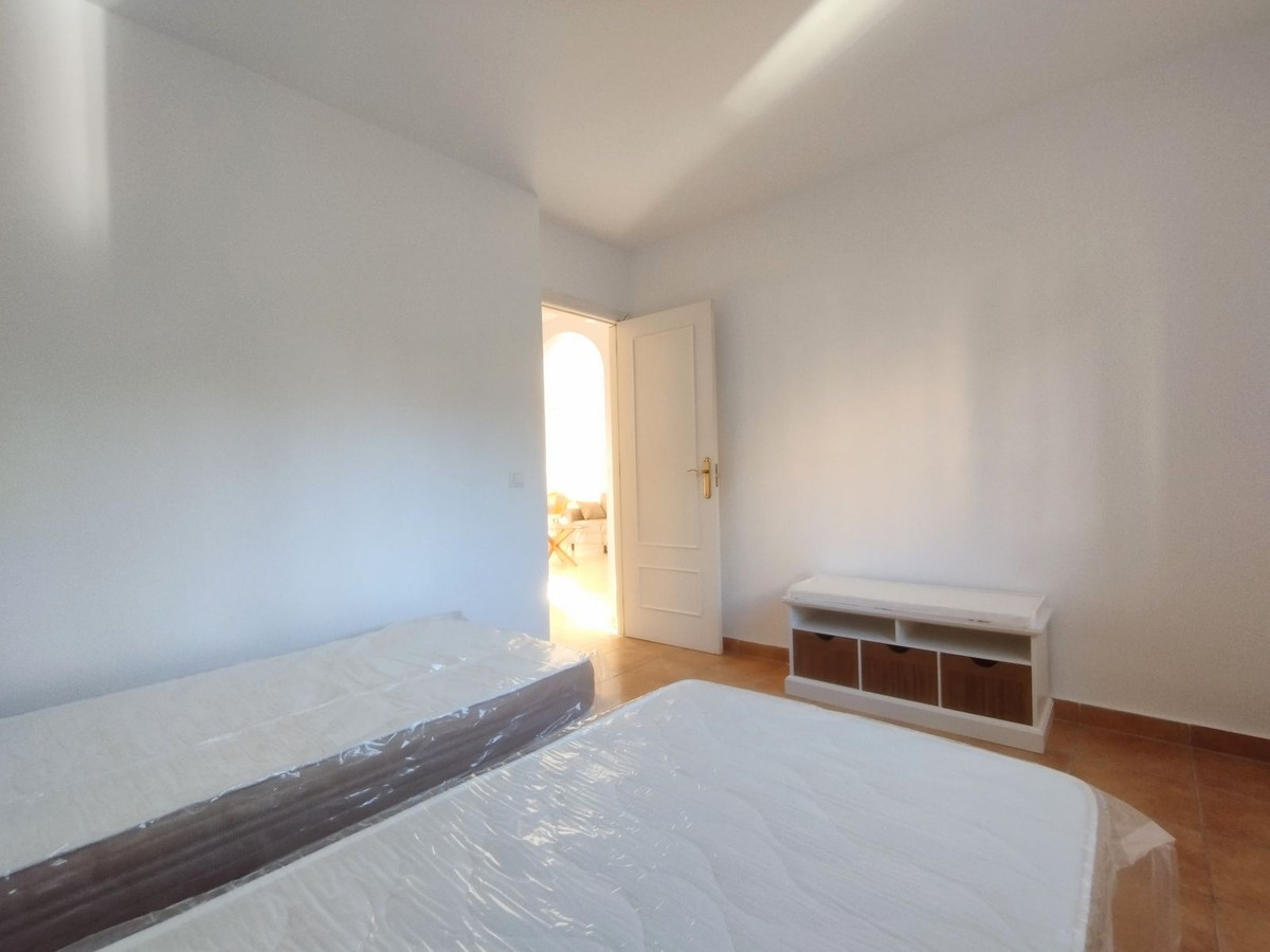Se vende Apartamento Planta Media de 2 dormitorios en Costa Del Sol, Málaga, España