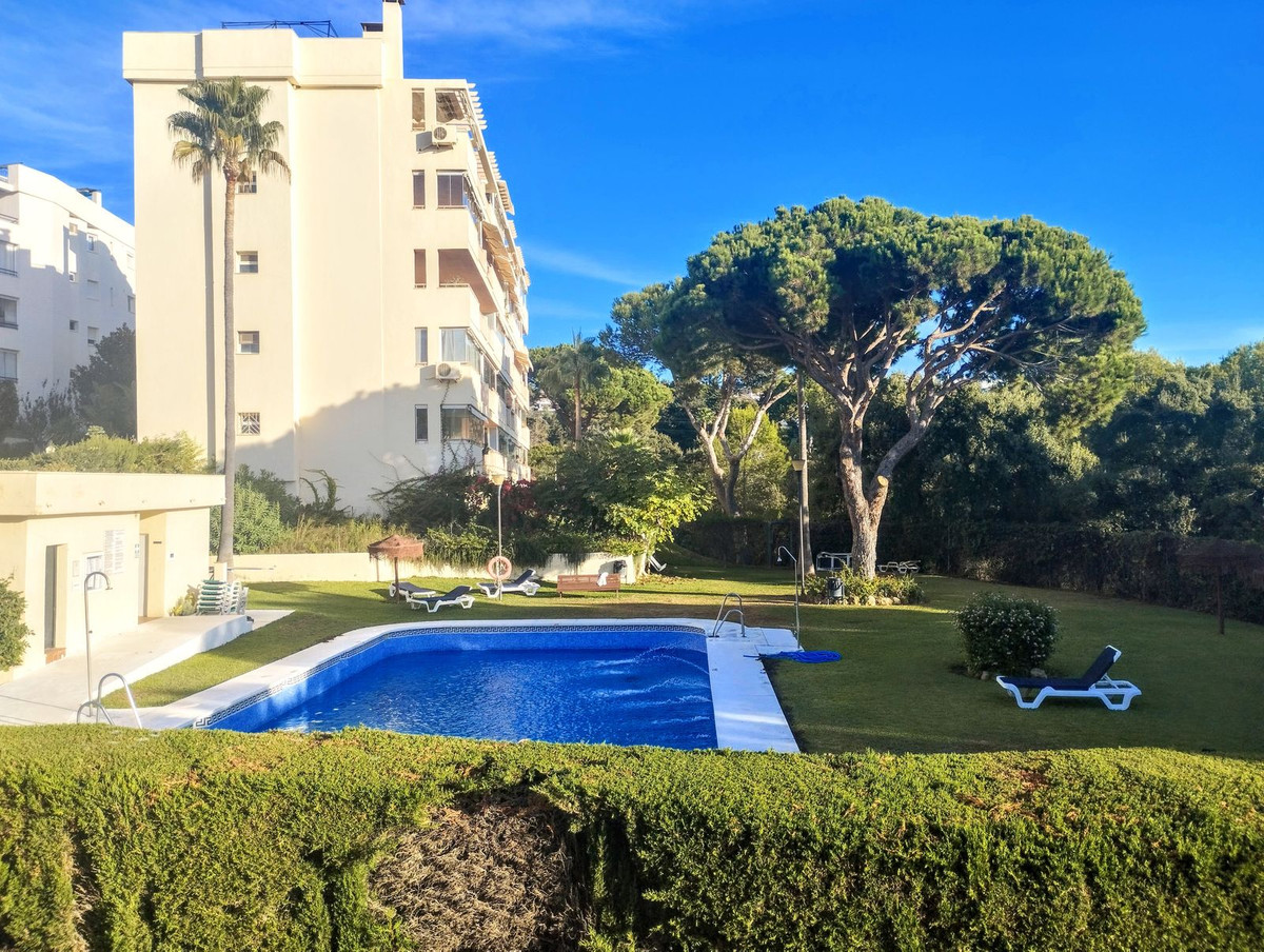 Se vende Apartamento Planta Media de 2 dormitorios en Costa Del Sol, Málaga, España
