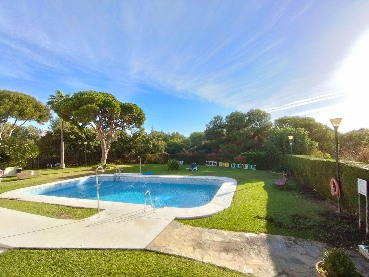 Se vende Apartamento Planta Media de 2 dormitorios en Costa Del Sol, Málaga, España