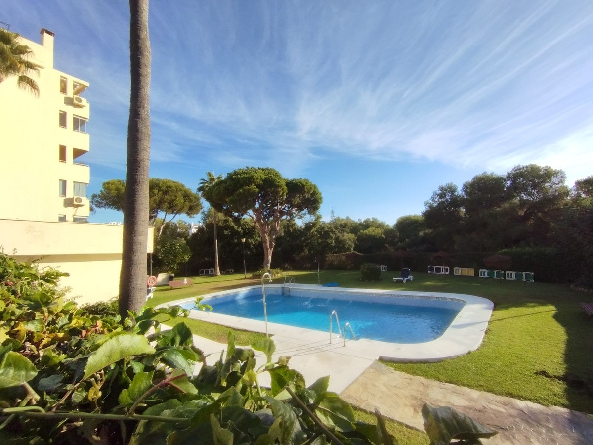 Se vende Apartamento Planta Media de 2 dormitorios en Costa Del Sol, Málaga, España