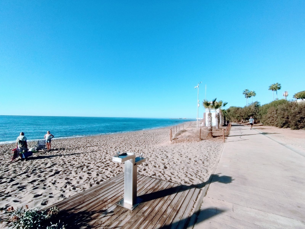 Se vende Apartamento Planta Media de 2 dormitorios en Costa Del Sol, Málaga, España