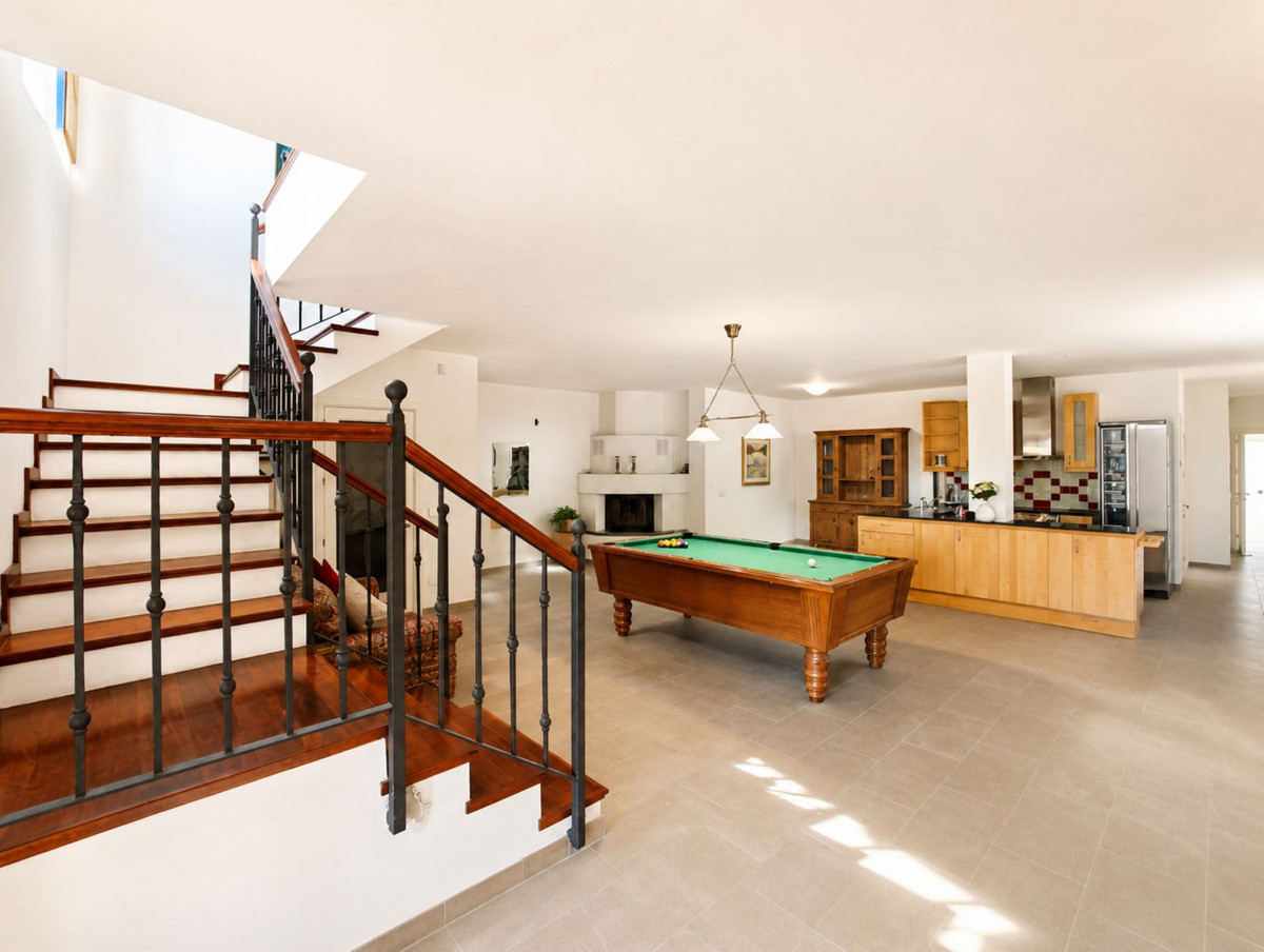 6 Bed Townhouse for sale in Estepona Costa Del Sol, Málaga, Spain