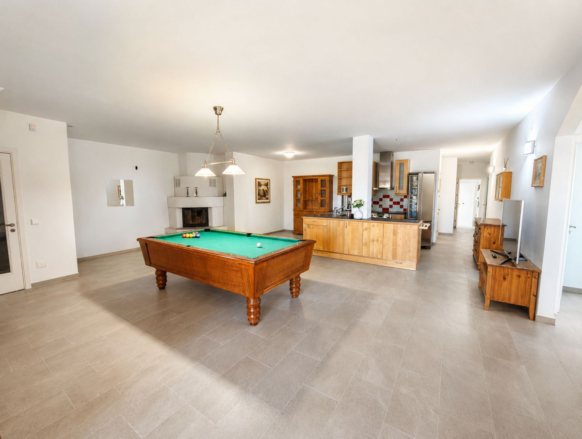 6 Bed Townhouse for sale in Estepona Costa Del Sol, Málaga, Spain