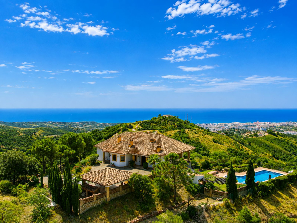 6 Bed Townhouse for sale in Estepona Costa Del Sol, Málaga, Spain