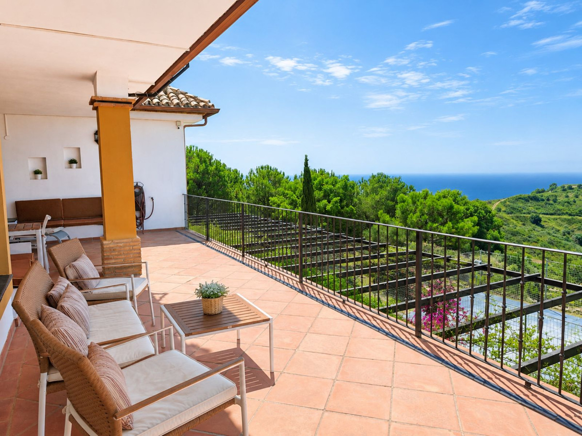 6 Bed Townhouse for sale in Estepona Costa Del Sol, Málaga, Spain