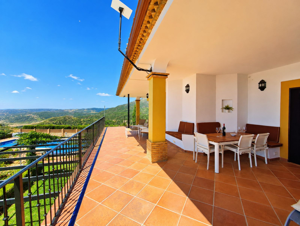 6 Bed Townhouse for sale in Estepona Costa Del Sol, Málaga, Spain