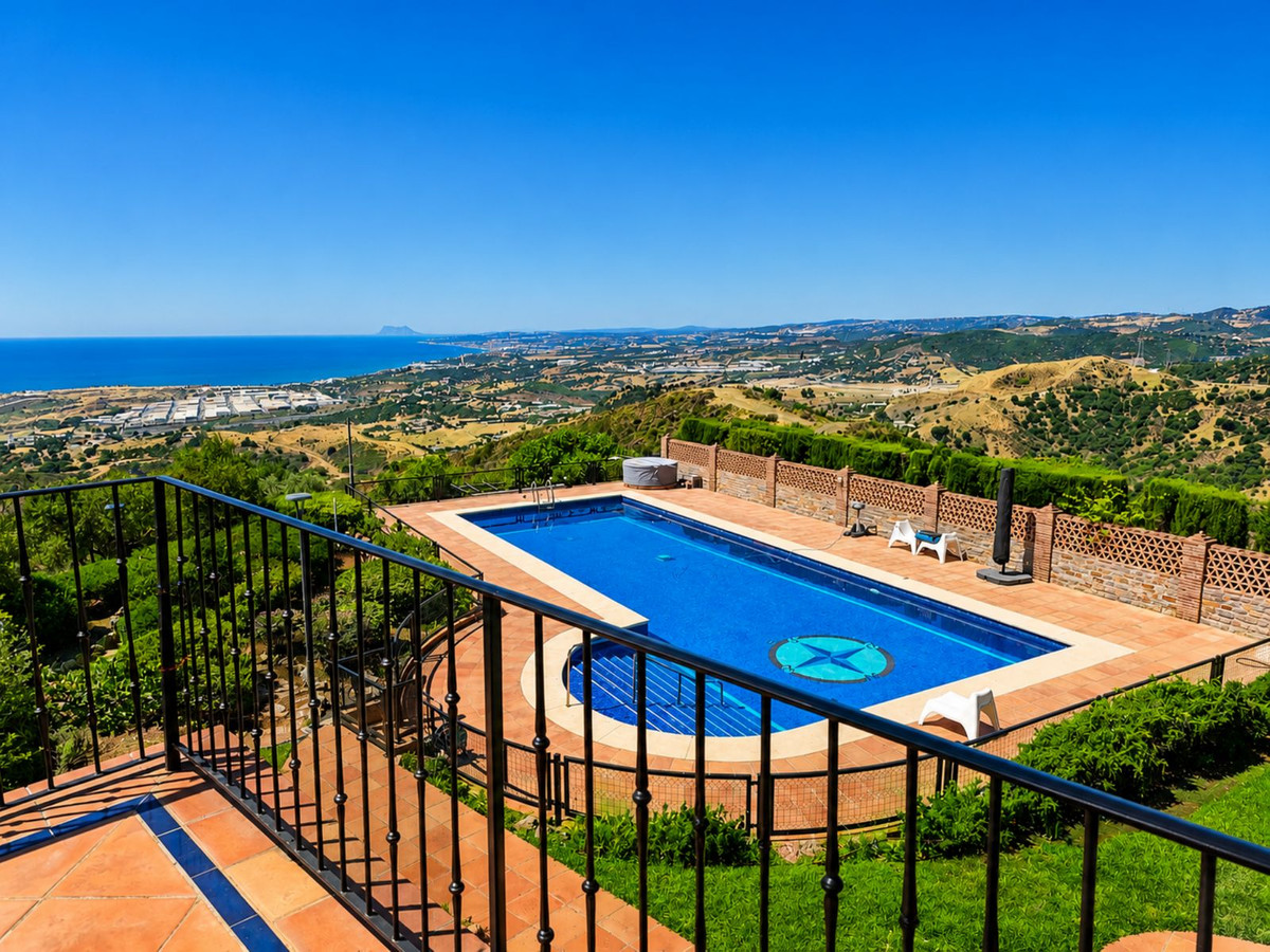 6 Bed Townhouse for sale in Estepona Costa Del Sol, Málaga, Spain