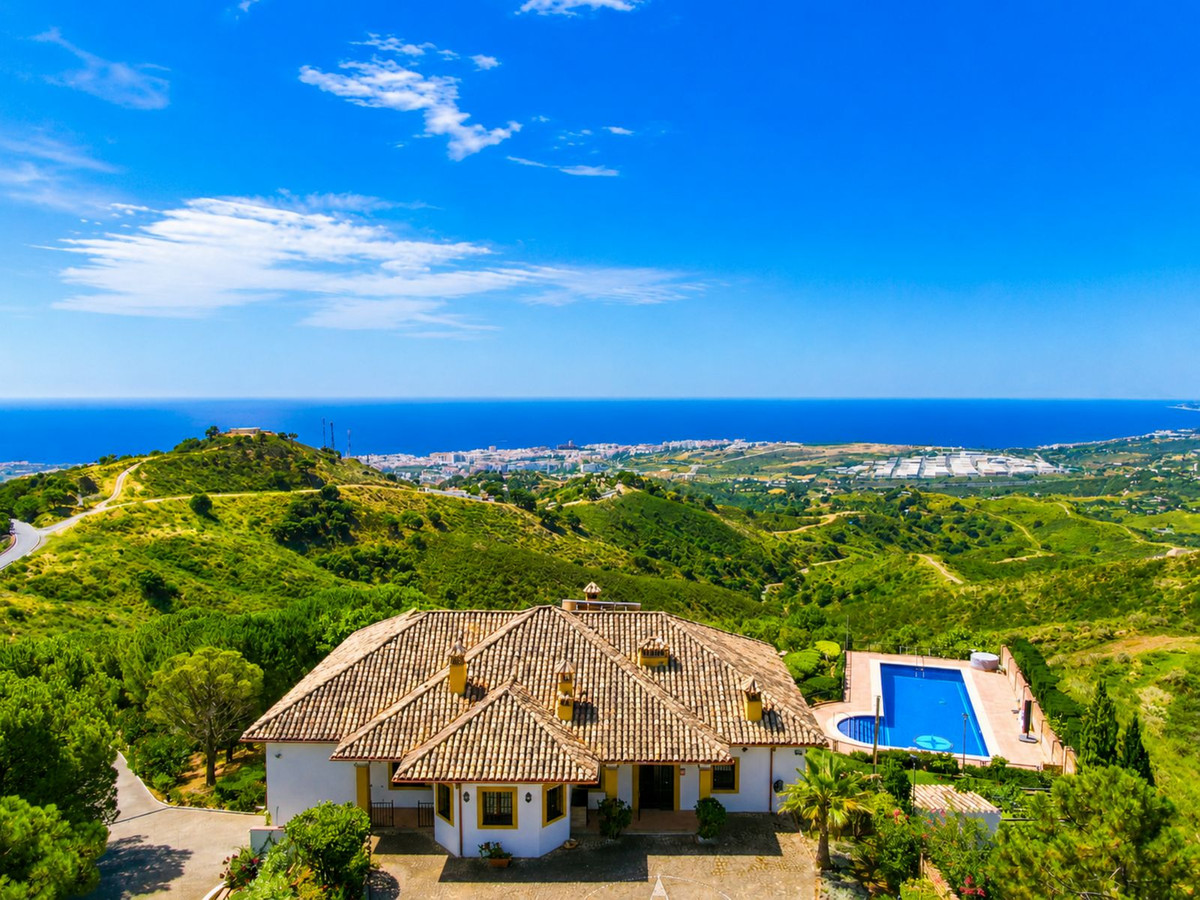 6 Bed Townhouse for sale in Estepona Costa Del Sol, Málaga, Spain