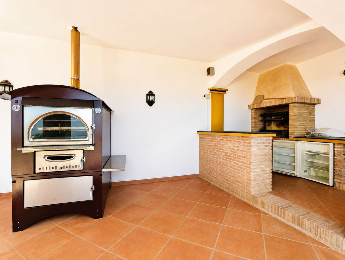 6 Bed Townhouse for sale in Estepona Costa Del Sol, Málaga, Spain