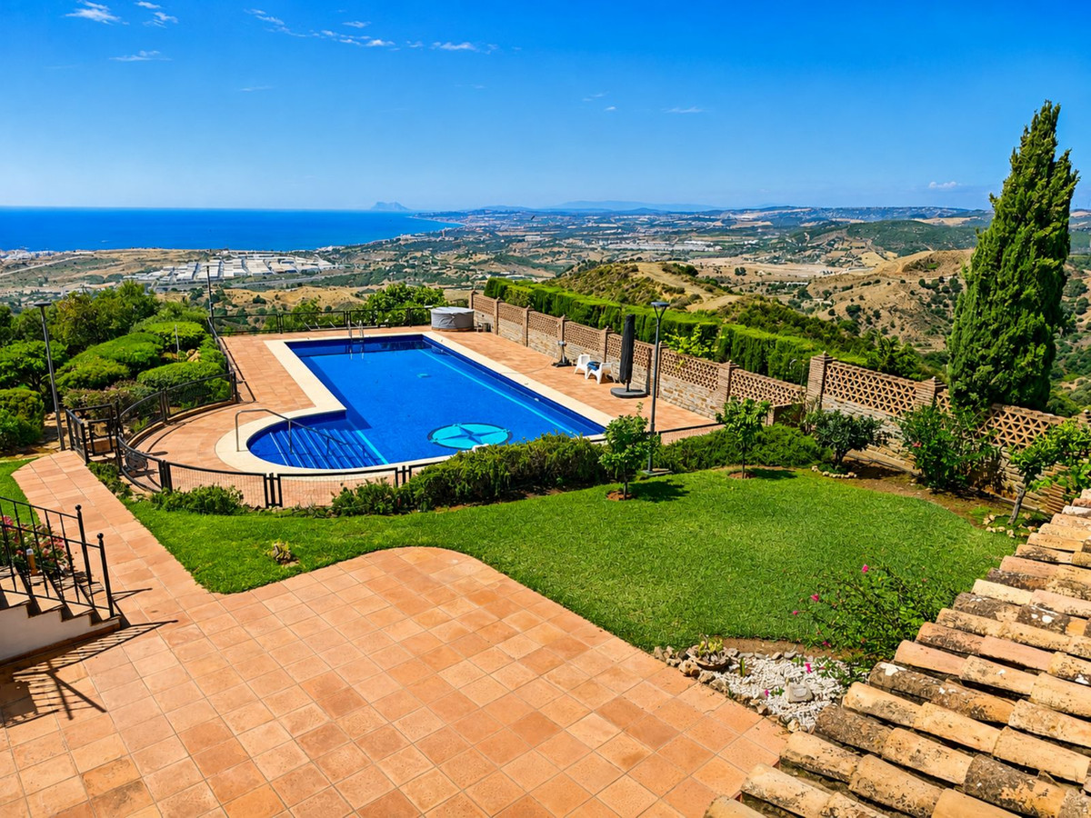 6 Bed Townhouse for sale in Estepona Costa Del Sol, Málaga, Spain