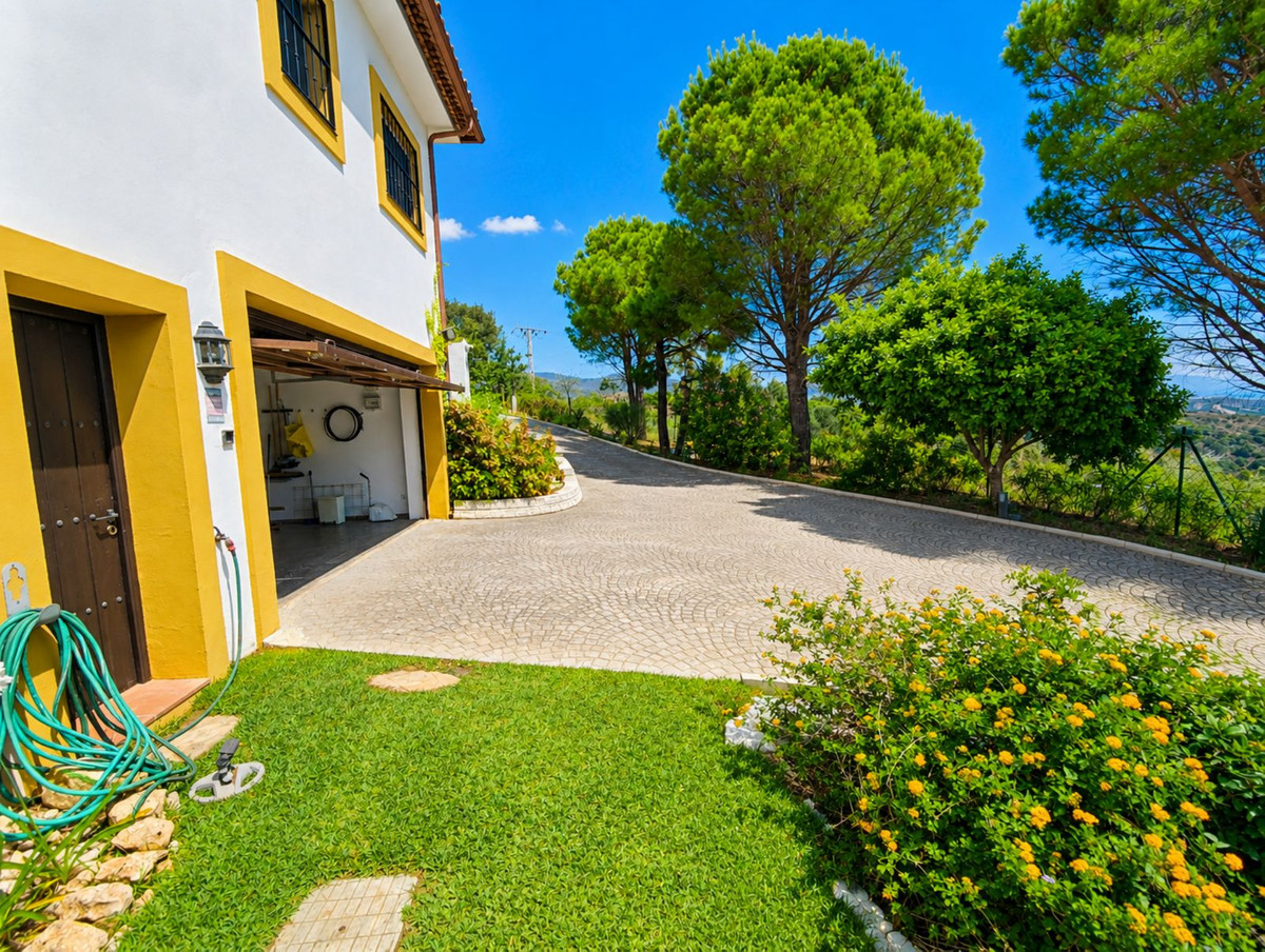 6 Bed Townhouse for sale in Estepona Costa Del Sol, Málaga, Spain