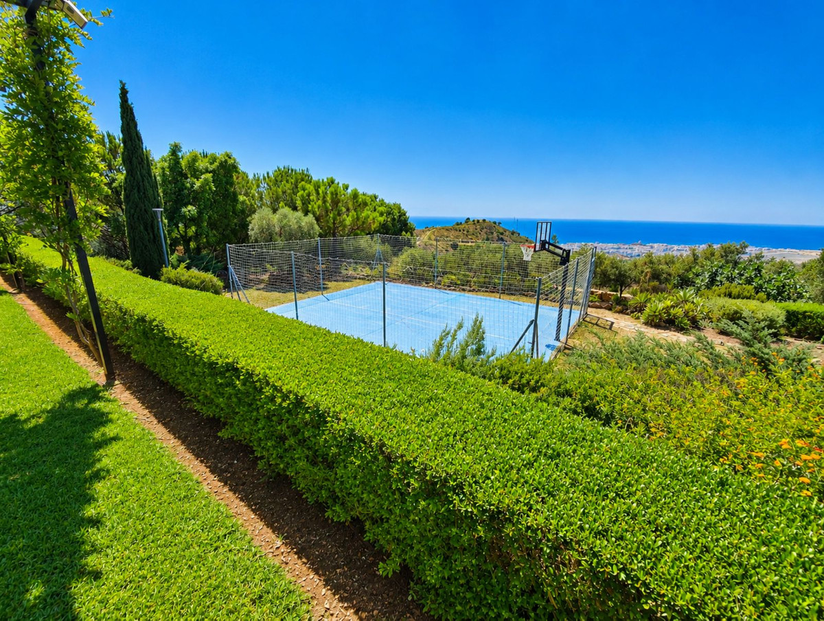 6 Bed Townhouse for sale in Estepona Costa Del Sol, Málaga, Spain