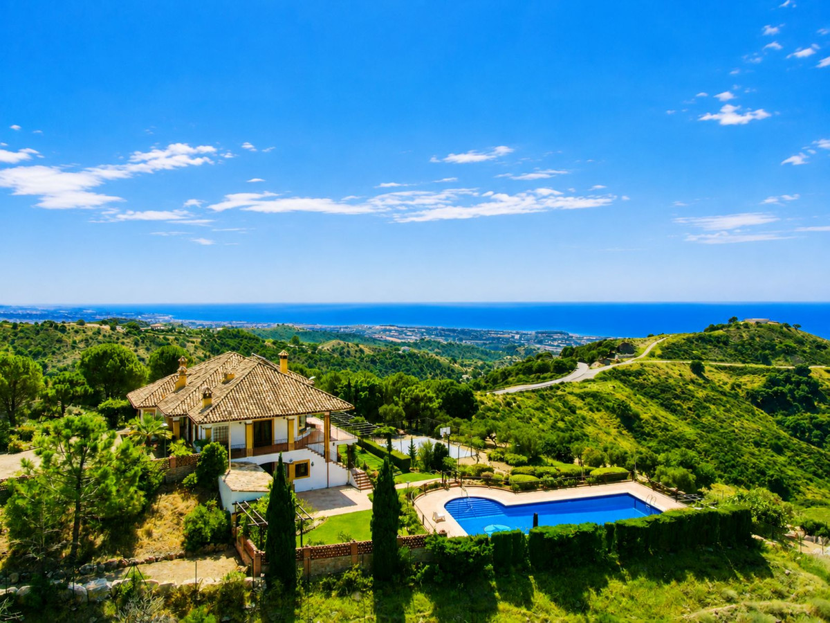 6 Bed Townhouse for sale in Estepona Costa Del Sol, Málaga, Spain