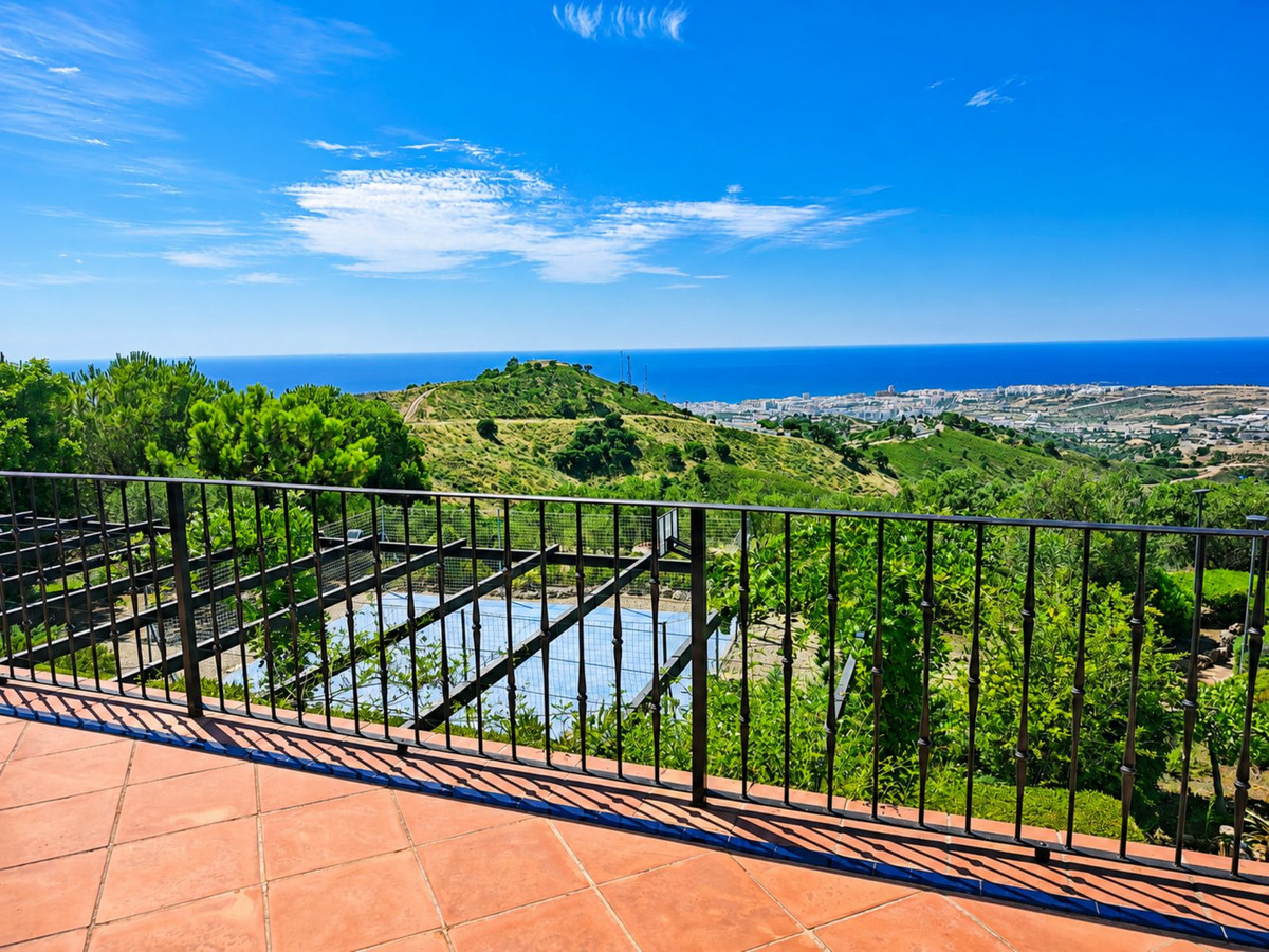 6 Bed Townhouse for sale in Estepona Costa Del Sol, Málaga, Spain