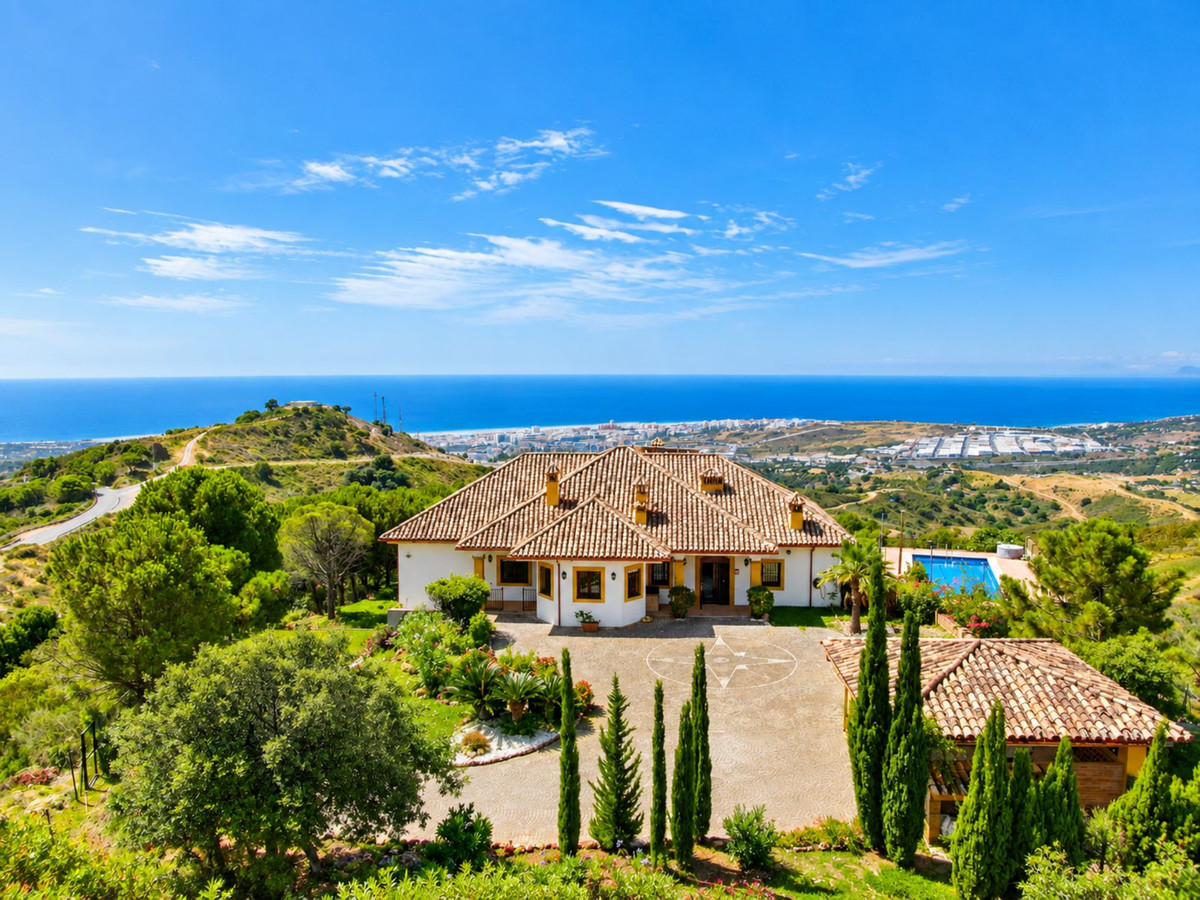 6 Bed Townhouse for sale in Estepona Costa Del Sol, Málaga, Spain