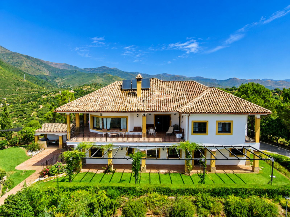 6 Bed Townhouse for sale in Estepona Costa Del Sol, Málaga, Spain