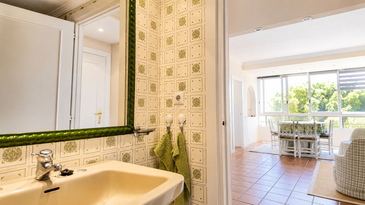 Se vende Apartamento Planta Media de 2 dormitorios en Costa Del Sol, Málaga, España