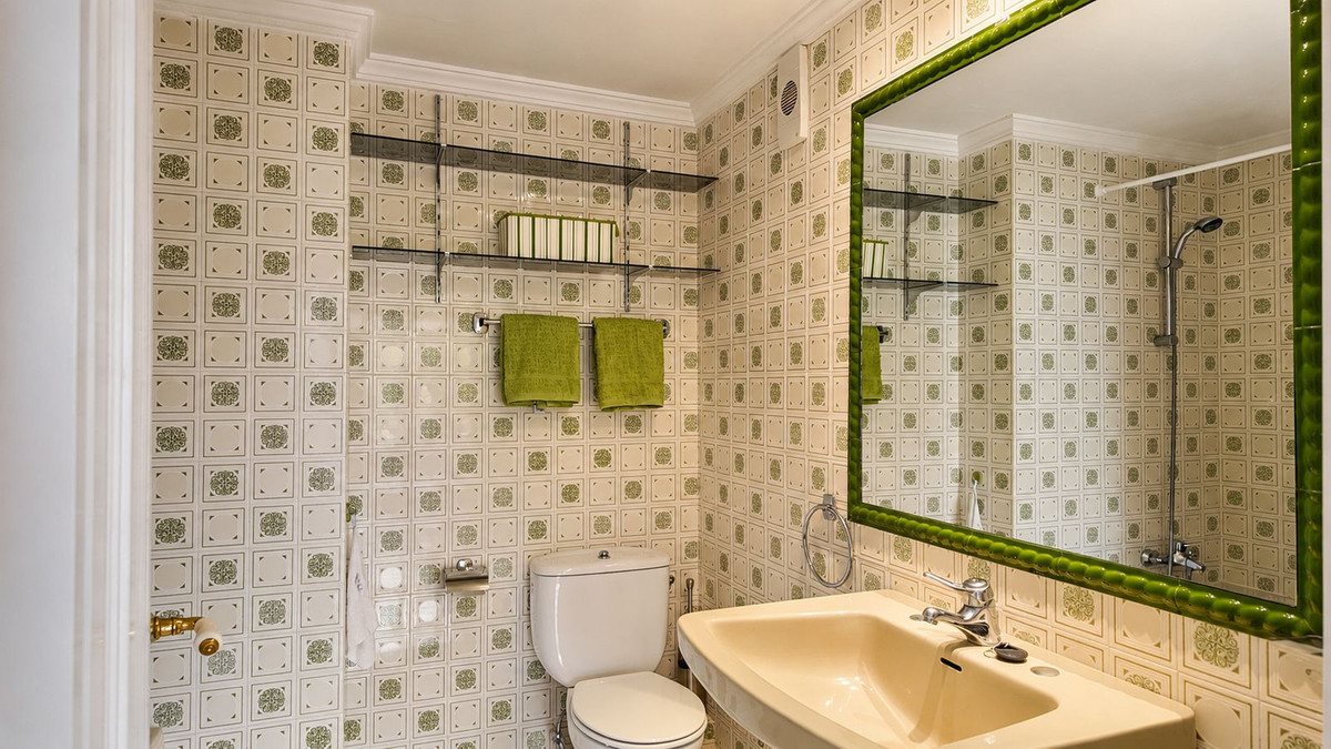 Se vende Apartamento Planta Media de 2 dormitorios en Costa Del Sol, Málaga, España