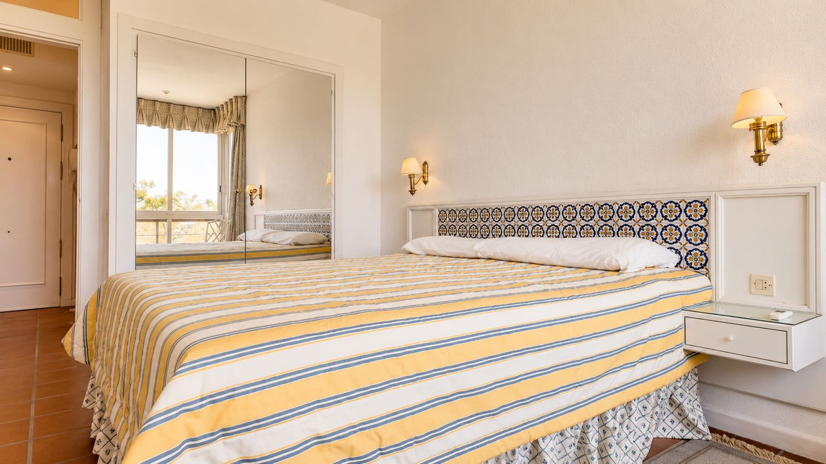 Se vende Apartamento Planta Media de 2 dormitorios en Costa Del Sol, Málaga, España