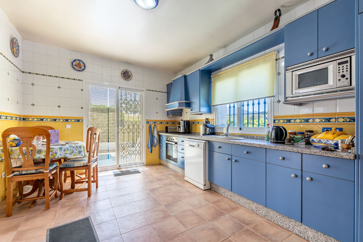 4 Bed Townhouse for sale in Coín Costa Del Sol, Málaga, Spain