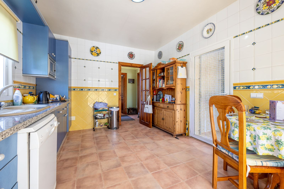 4 Bed Townhouse for sale in Coín Costa Del Sol, Málaga, Spain