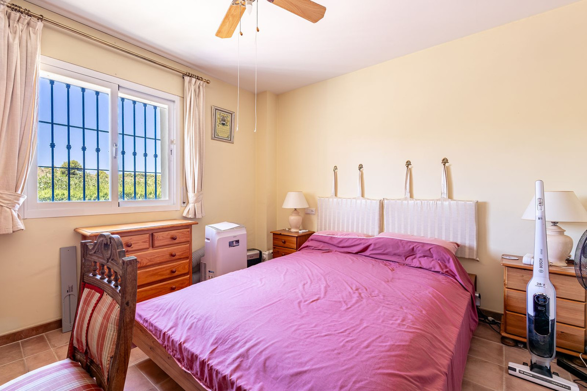4 Bed Townhouse for sale in Coín Costa Del Sol, Málaga, Spain