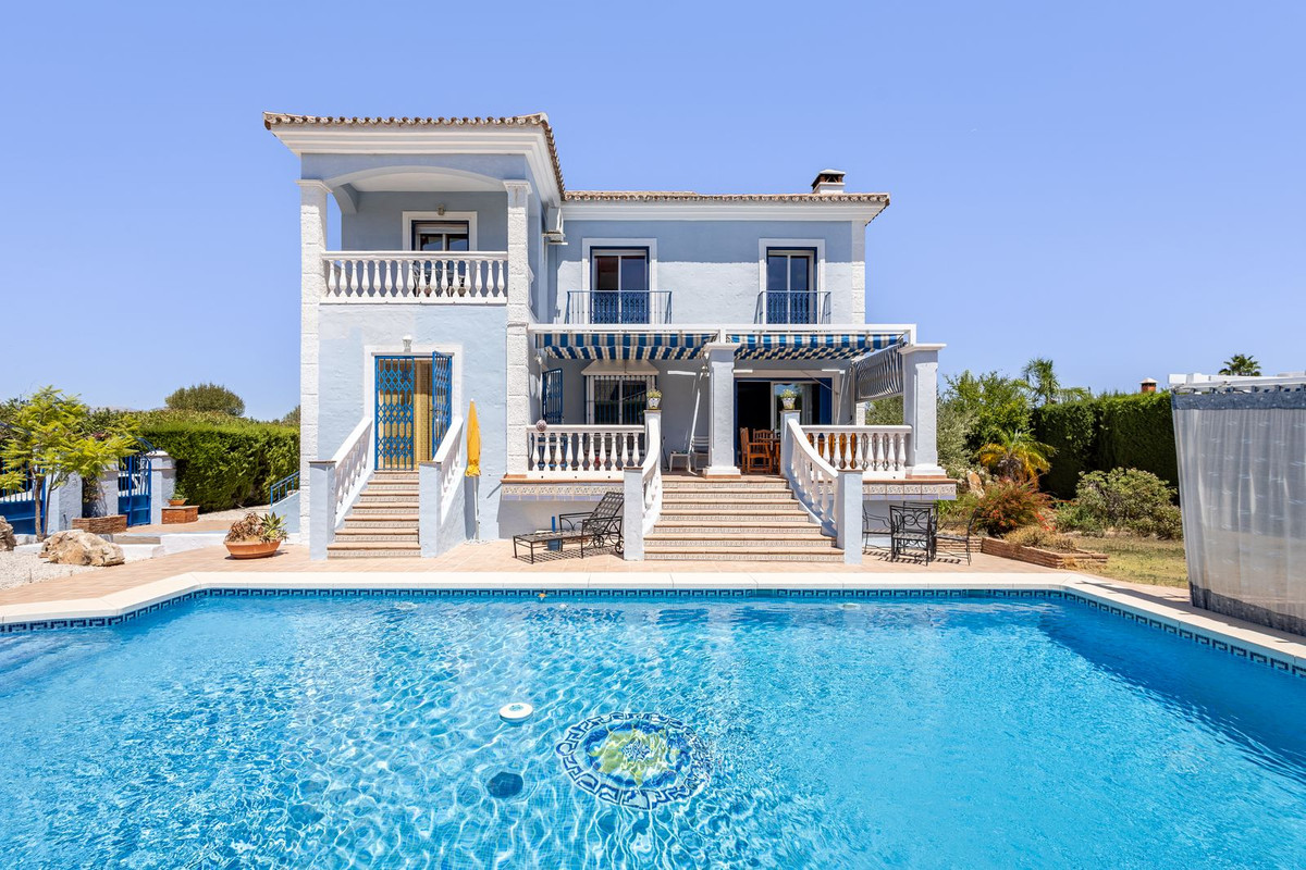4 Bed Townhouse for sale in Coín Costa Del Sol, Málaga, Spain