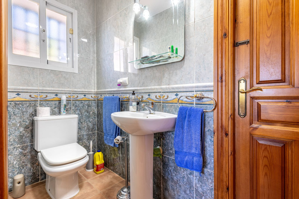 4 Bed Townhouse for sale in Coín Costa Del Sol, Málaga, Spain