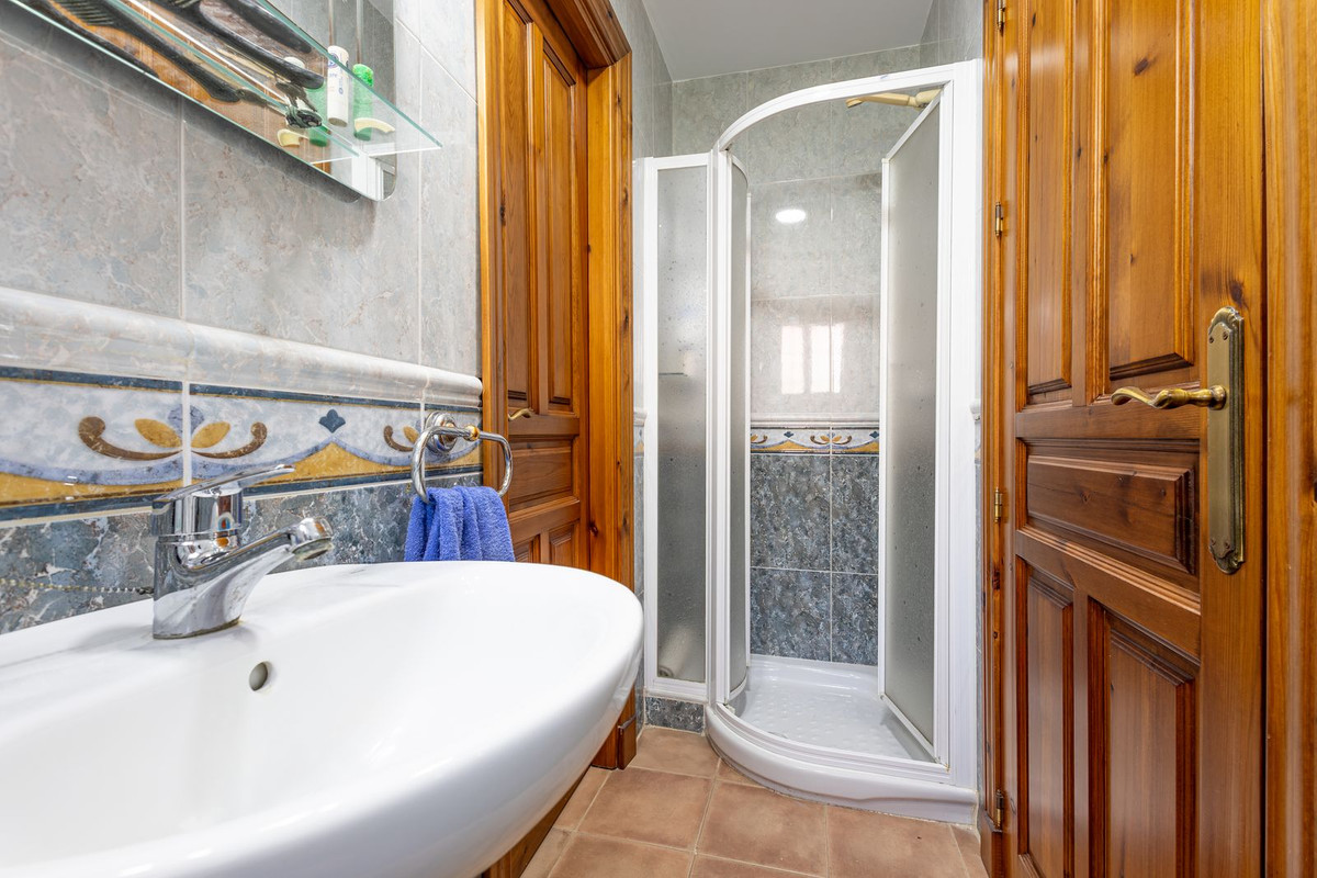 4 Bed Townhouse for sale in Coín Costa Del Sol, Málaga, Spain