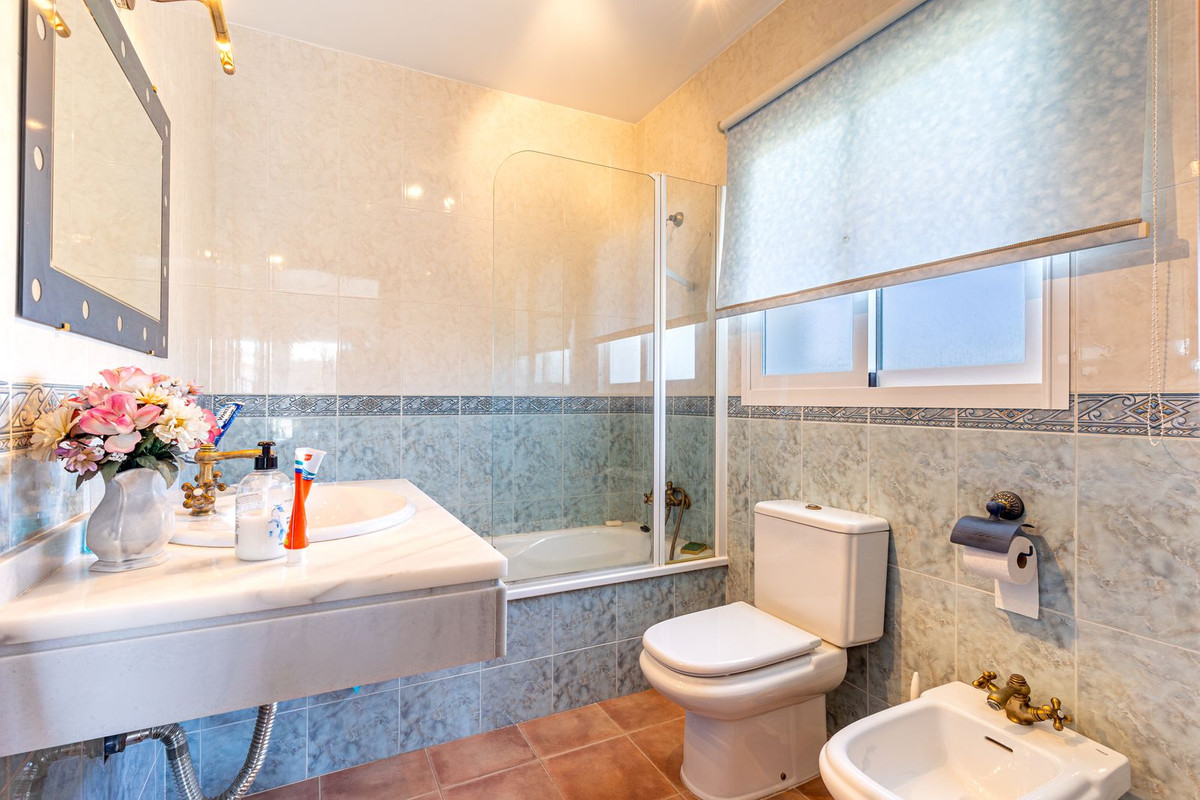 4 Bed Townhouse for sale in Coín Costa Del Sol, Málaga, Spain